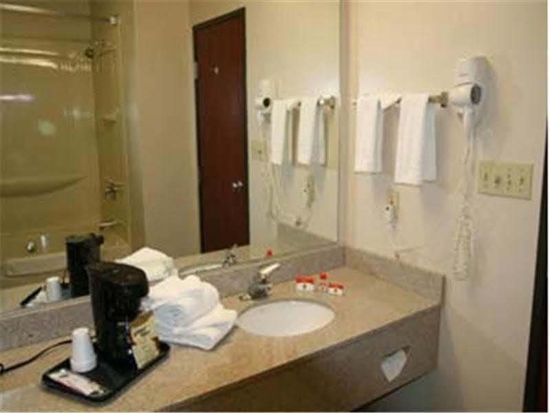 Super 8 By Wyndham Shepherdsville - Louisville South I65 Exterior photo
